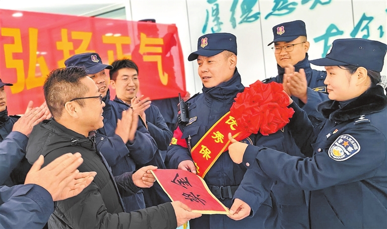 习近平法治思想在河南 一线故事丨有一种选择叫挺身而出