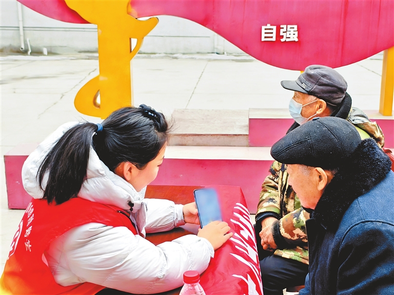 河南打好就业组合拳 让大学生就业不再一个人战斗